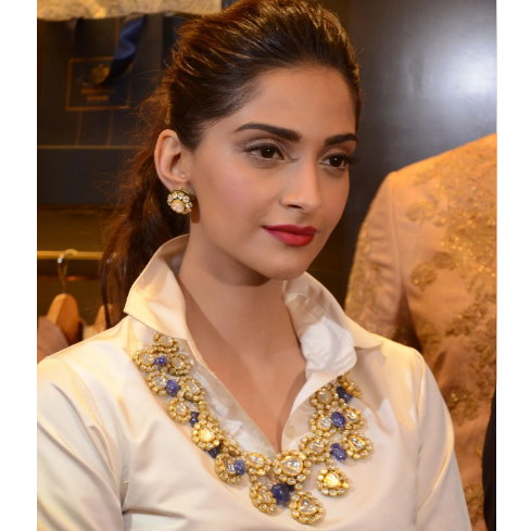 Sonam Kapoor Look Discount