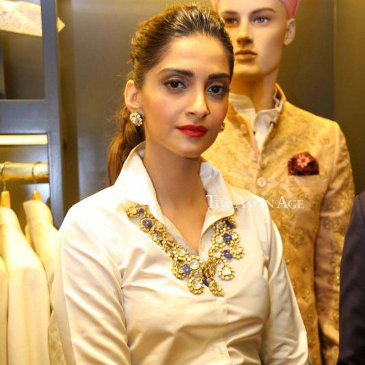 Sonam Kapoor Look Discount