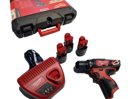 Trapano avvitatore compatto con 3 batterie 12 V 30 Nm MILWAUKEE M12 BDD-153C For Sale